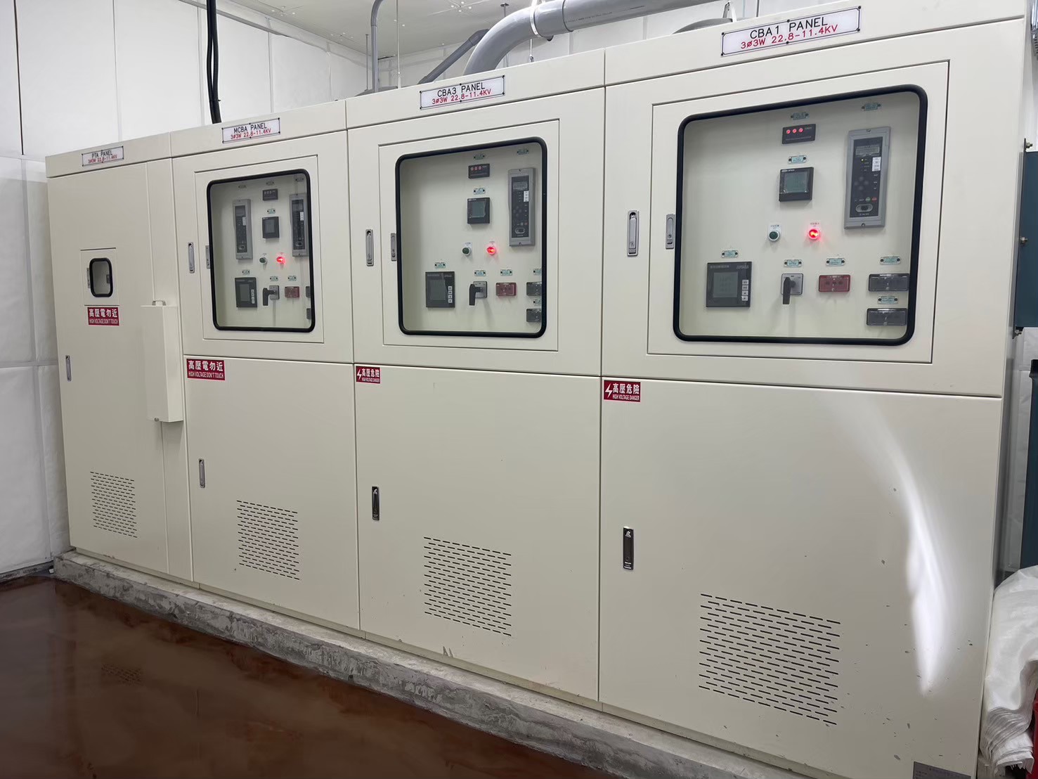 中央空調系統:1.室內空氣循環。 2.冰水循環。 3.冷媒循環。 4.冷卻水循環。 5.室外空氣循環。